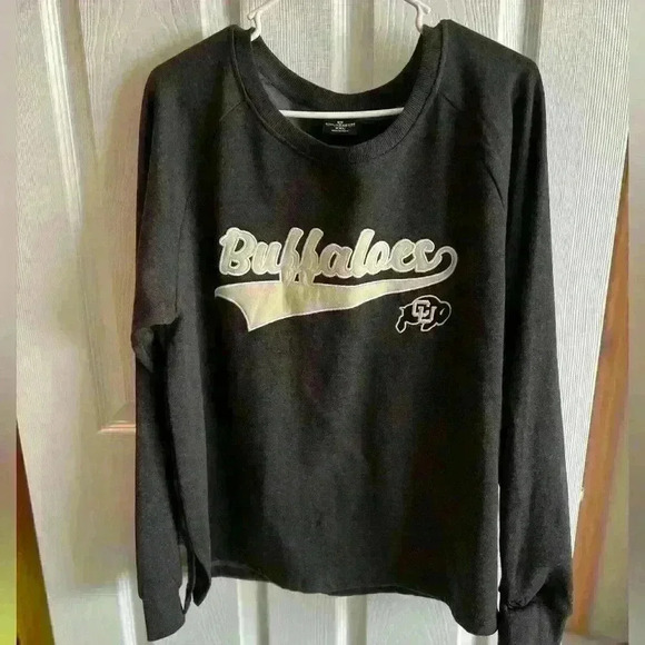 Colosseum Tops - Women’s Colorado University Buffaloes sweatshirt XXL